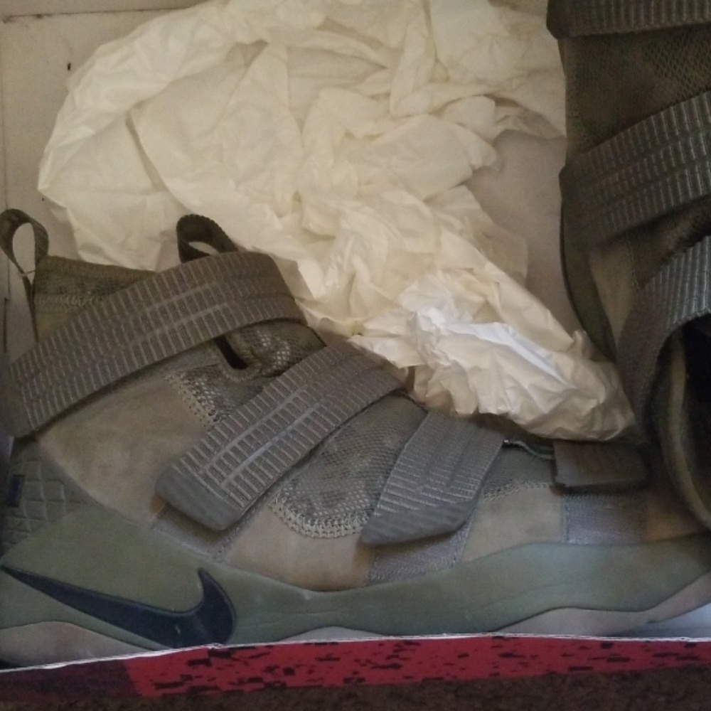 lebrons - Picture 3 of 4